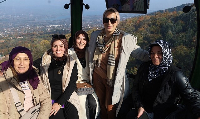 Kadın çiftçiler teleferikle zirveye çıktı; Zirveye yolculuğun en keyifli hali Kartepe Teleferik’te