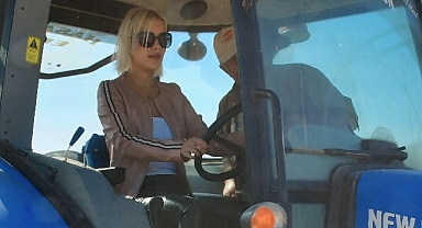 Ömür Gedik, Sahne Öncesi Traktörle Hasada Katıldı