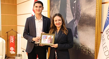 Büyükşehir Başkan Vekili Özdemir’e “Genç Kart”ı anlattı
